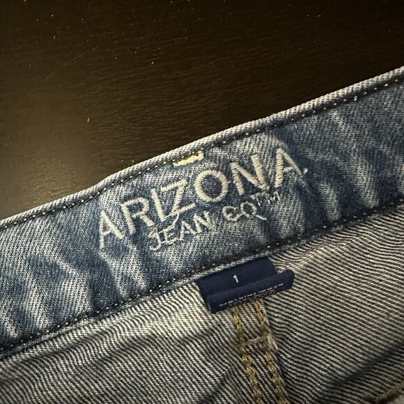 Arizona Jeans Co Womens Jean Shorts Size 1 Patch Pocket Highest Rise Roll/fray - Picture 9 of 9